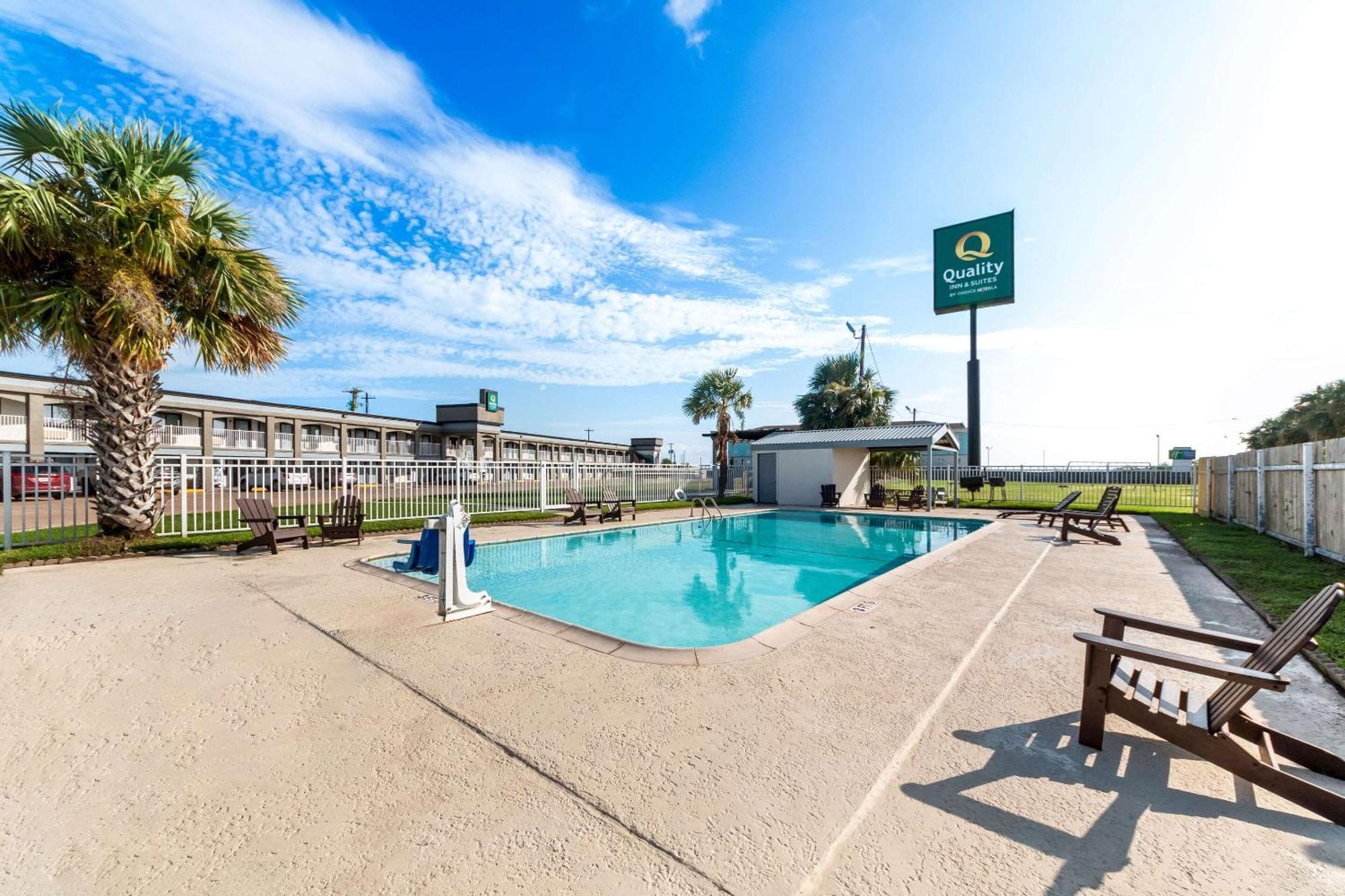 Quality Inn & Suites Port Lavaca Near Lighthouse Beach Exterior photo